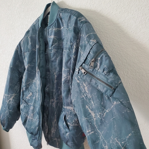 Urban Outfitters BDG Marcy Marble Oversized Insulated Puffy Bomber Jacket XS NWT - Picture 3 of 16